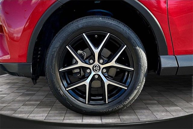 2017 Toyota RAV4 SE AWD - 22937787 - 35