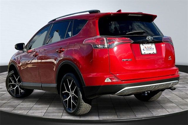 2017 Toyota RAV4 SE photo 4