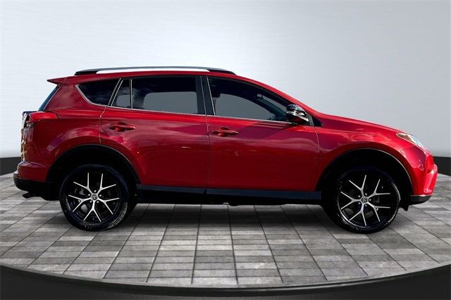 2017 Toyota RAV4 SE AWD - 22937787 - 7