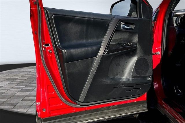 2017 Toyota RAV4 SE AWD - 22937787 - 8