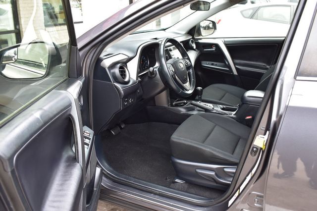 2017 Toyota RAV4 XLE AWD - 22965079 - 13