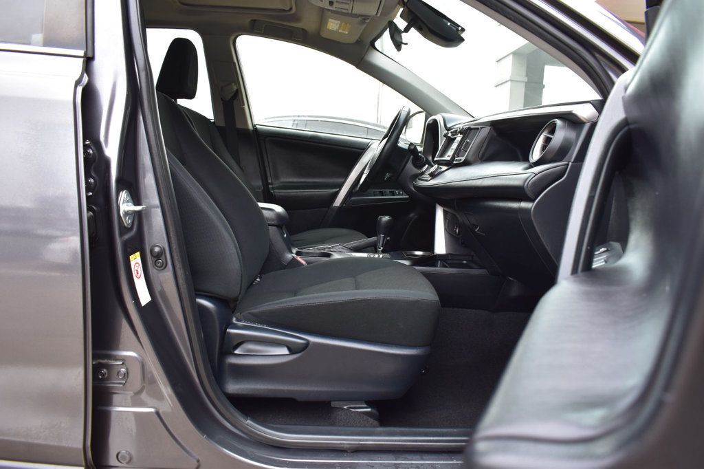 2017 Toyota RAV4 XLE AWD - 22965079 - 14