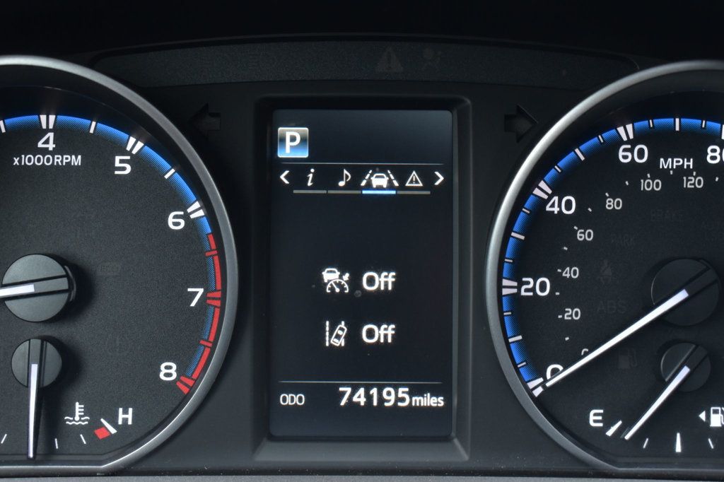 2017 Toyota RAV4 XLE AWD - 22965079 - 28