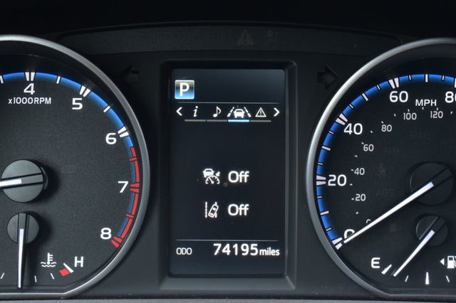 2017 Toyota RAV4 XLE AWD - 22965079 - 28