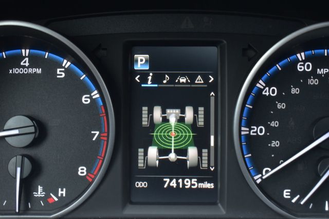 2017 Toyota RAV4 XLE AWD - 22965079 - 29