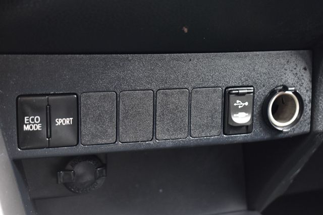 2017 Toyota RAV4 XLE AWD - 22965079 - 36