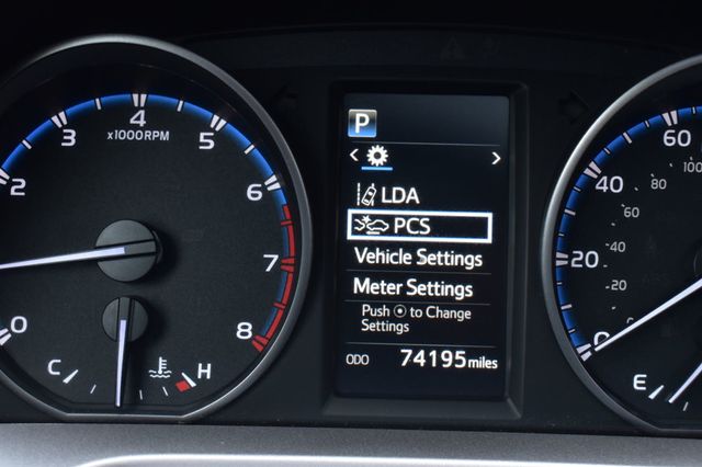 2017 Toyota RAV4 XLE AWD - 22965079 - 40