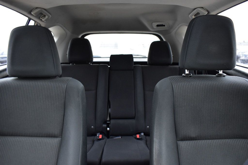 2017 Toyota RAV4 XLE AWD - 22965079 - 41