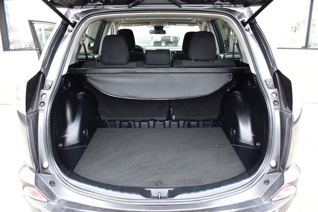 2017 Toyota RAV4 XLE AWD - 22965079 - 43