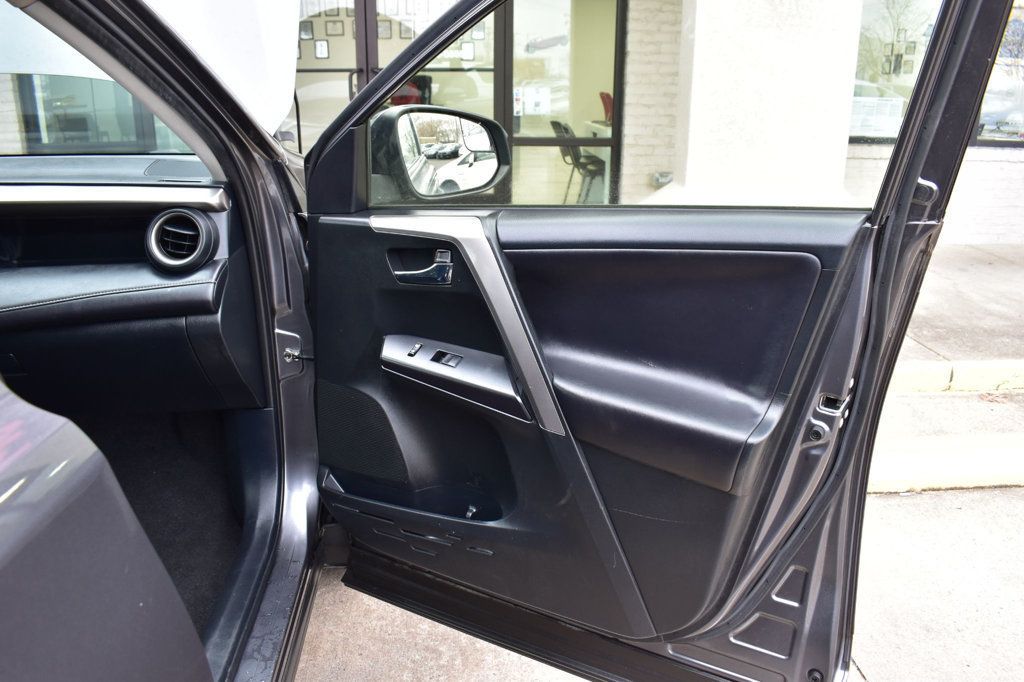 2017 Toyota RAV4 XLE AWD - 22965079 - 49