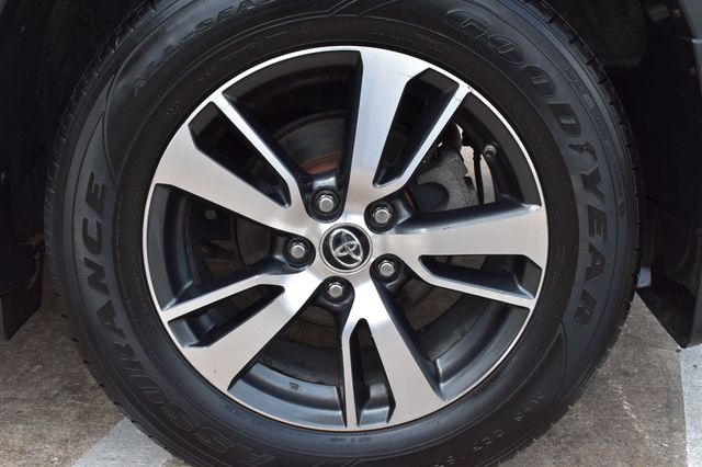 2017 Toyota RAV4 XLE AWD - 23046296 - 12