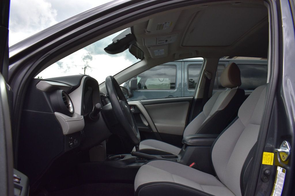 2017 Toyota RAV4 XLE AWD - 23046296 - 13