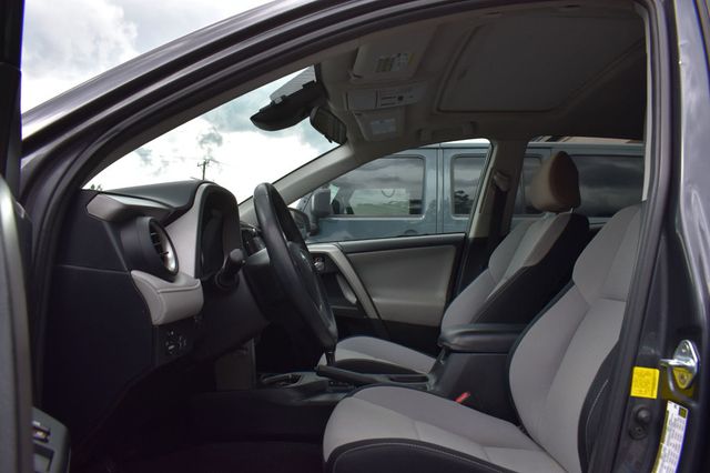 2017 Toyota RAV4 XLE AWD - 23046296 - 13