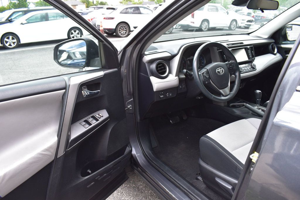 2017 Toyota RAV4 XLE AWD - 23046296 - 15