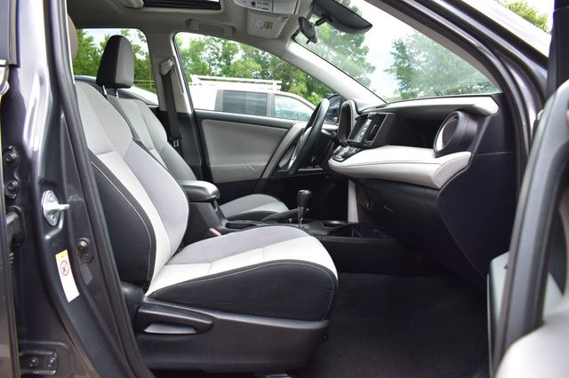 2017 Toyota RAV4 XLE AWD - 23046296 - 16