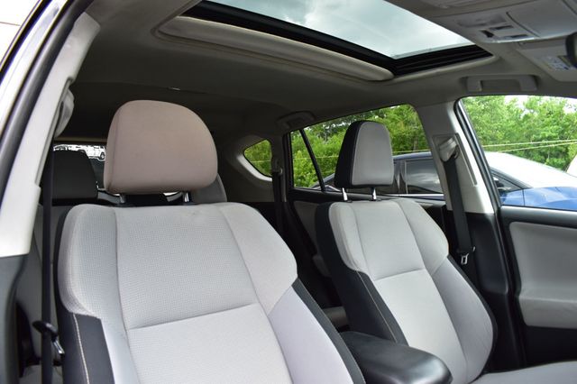 2017 Toyota RAV4 XLE AWD - 23046296 - 17