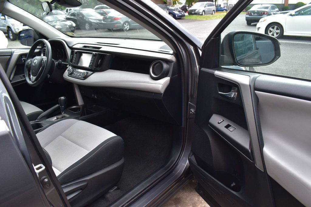2017 Toyota RAV4 XLE AWD - 23046296 - 18
