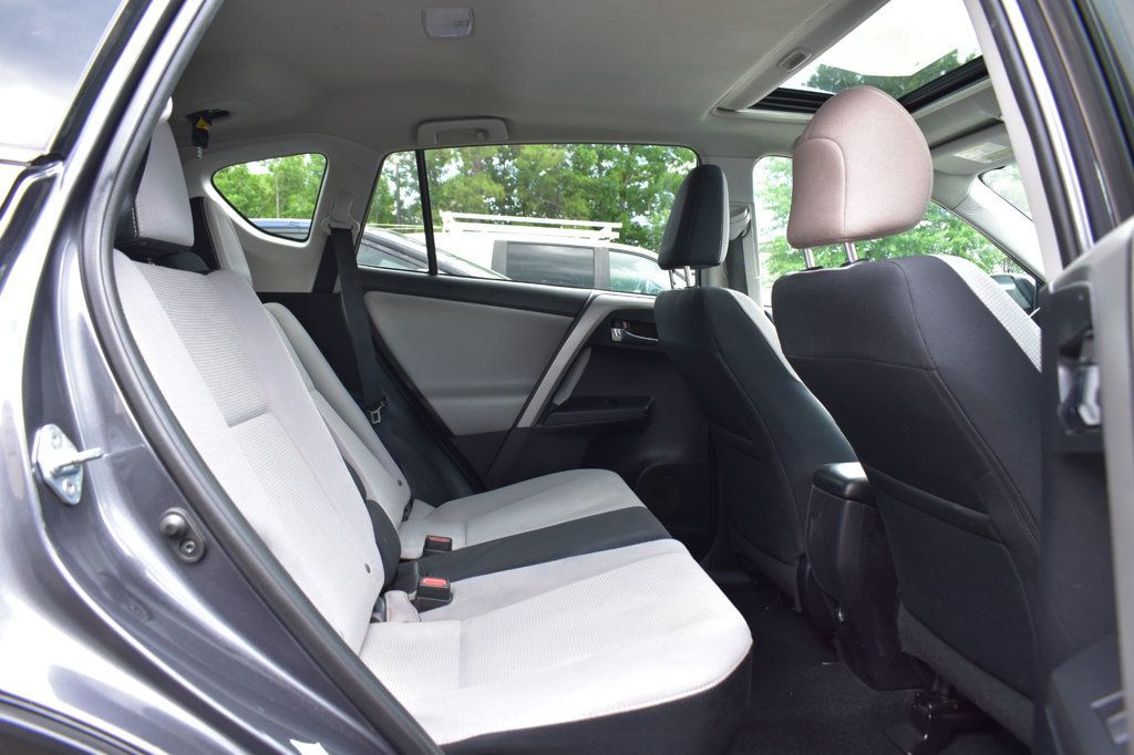 2017 Toyota RAV4 XLE AWD - 23046296 - 19