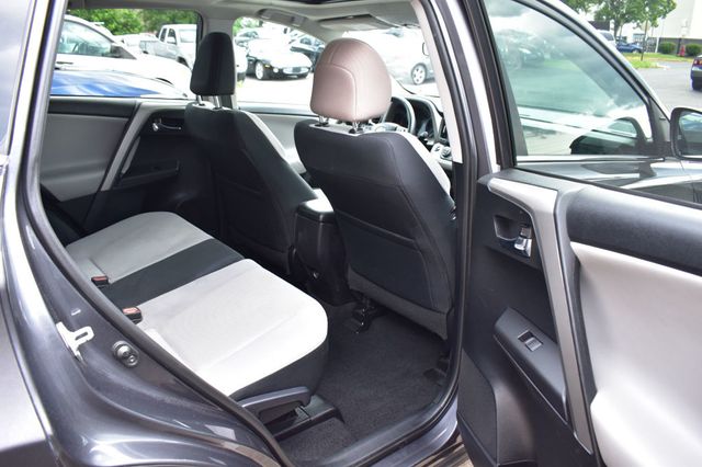 2017 Toyota RAV4 XLE AWD - 23046296 - 21