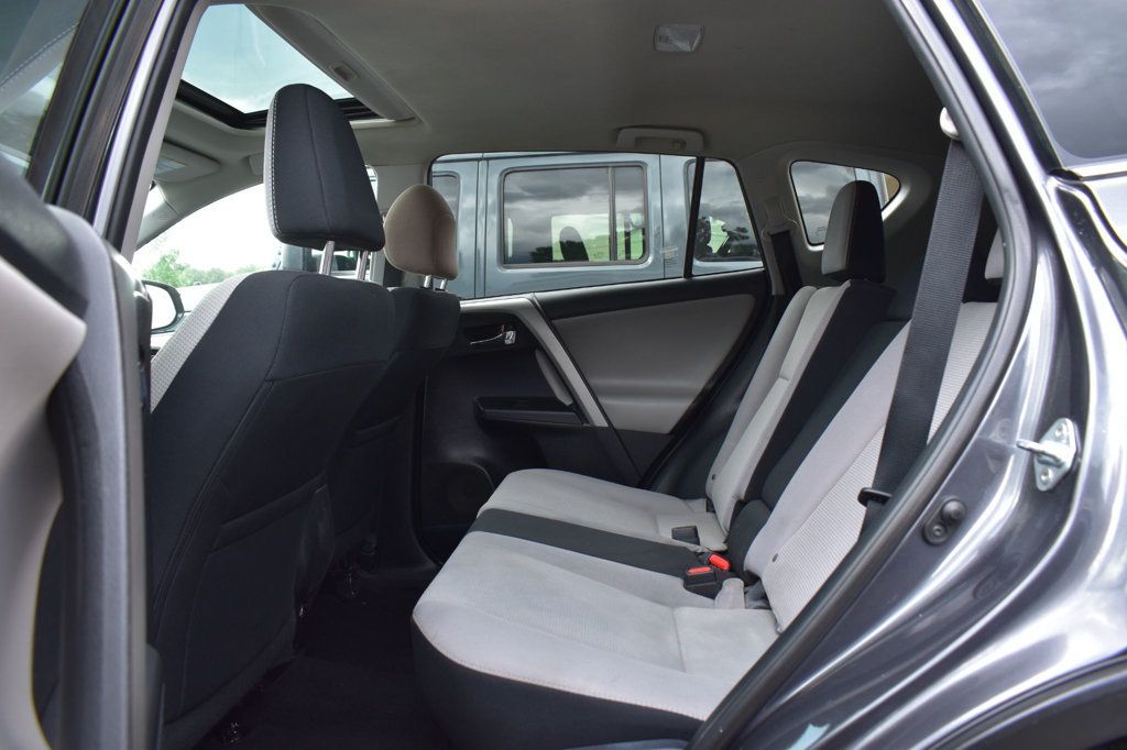 2017 Toyota RAV4 XLE AWD - 23046296 - 22
