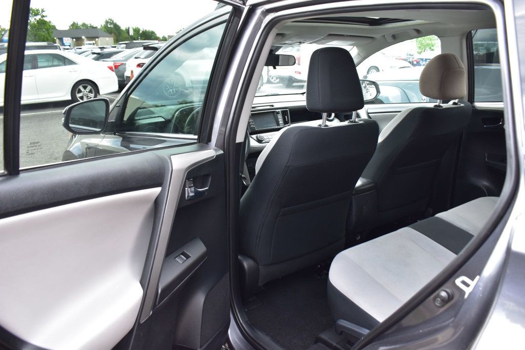 2017 Toyota RAV4 XLE AWD - 23046296 - 24