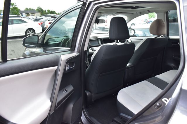 2017 Toyota RAV4 XLE AWD - 23046296 - 24
