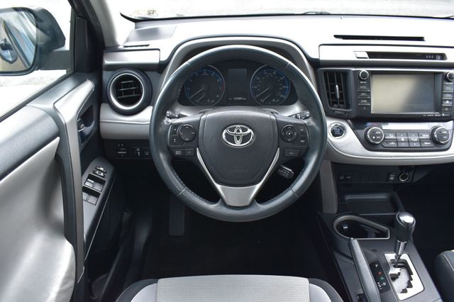 2017 Toyota RAV4 XLE AWD - 23046296 - 25