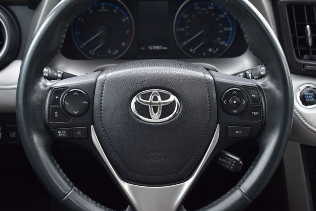 2017 Toyota RAV4 XLE AWD - 23046296 - 26