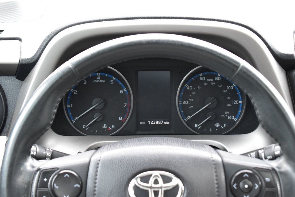 2017 Toyota RAV4 XLE AWD - 23046296 - 27