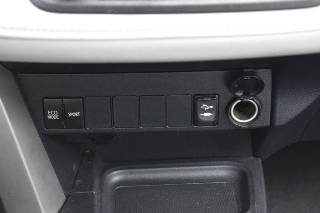 2017 Toyota RAV4 XLE AWD - 23046296 - 31