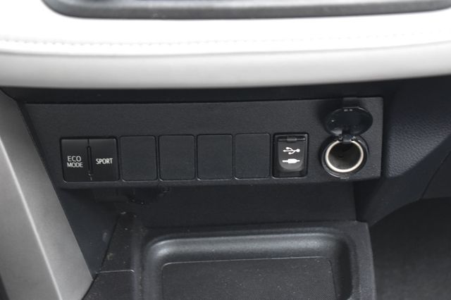 2017 Toyota RAV4 XLE AWD - 23046296 - 31