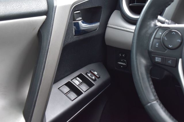 2017 Toyota RAV4 XLE AWD - 23046296 - 33