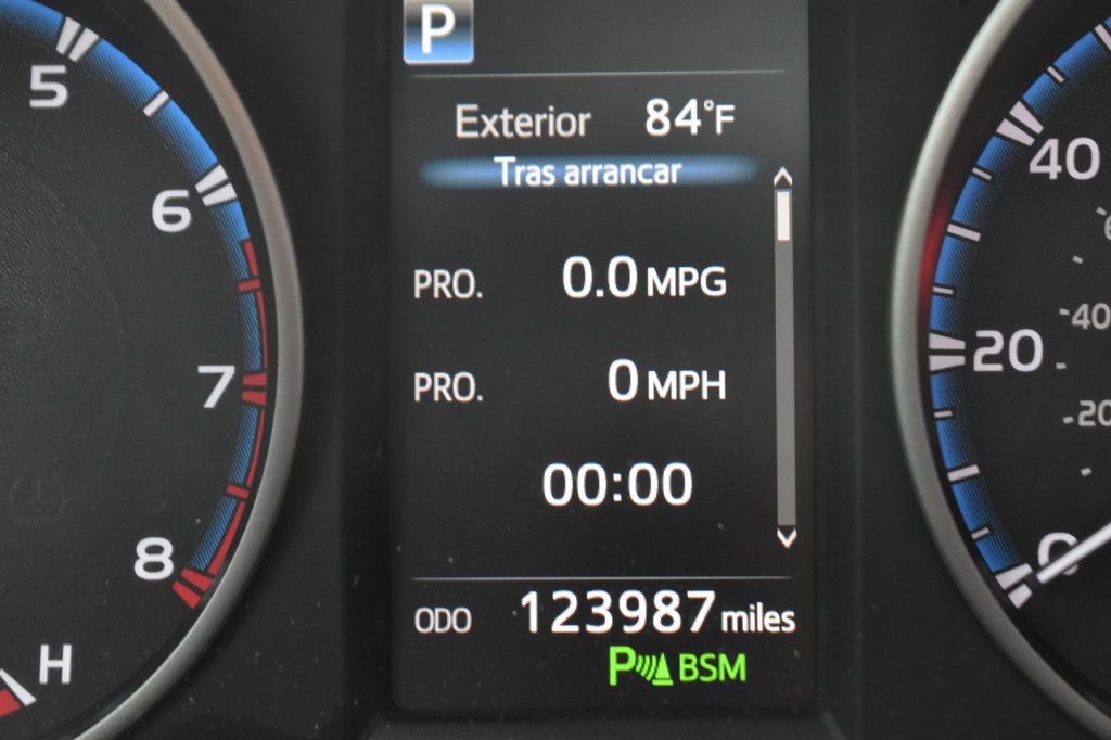 2017 Toyota RAV4 XLE AWD - 23046296 - 35