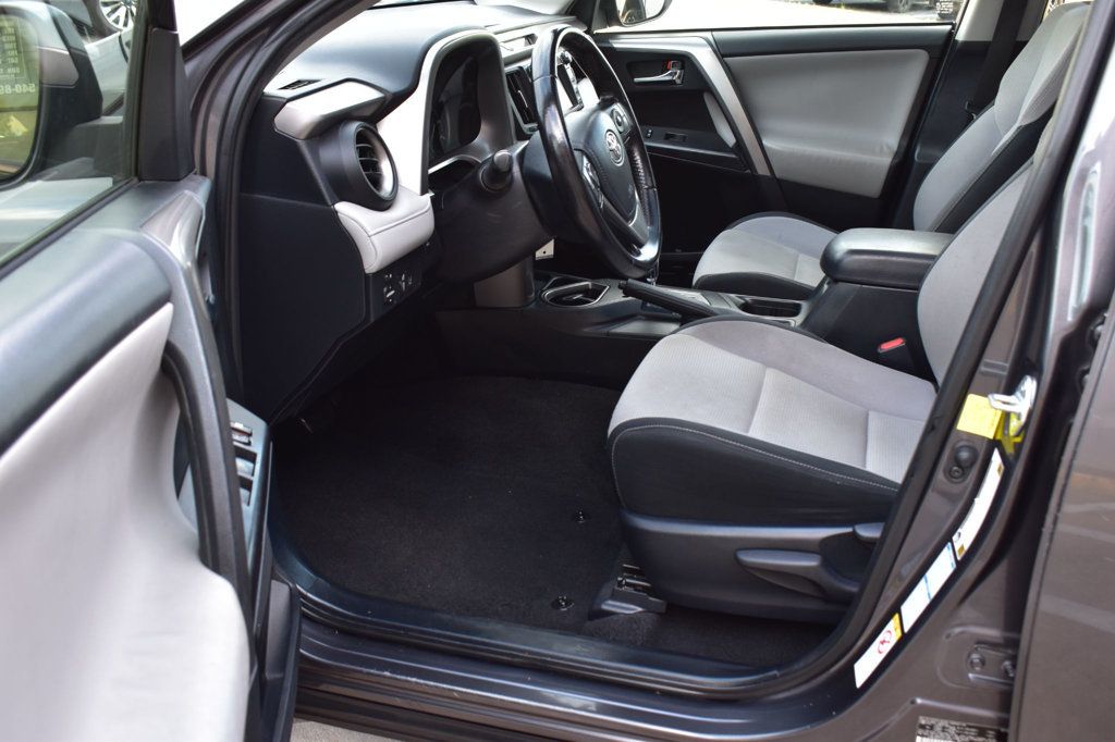 2017 Toyota RAV4 XLE AWD - 23069848 - 14