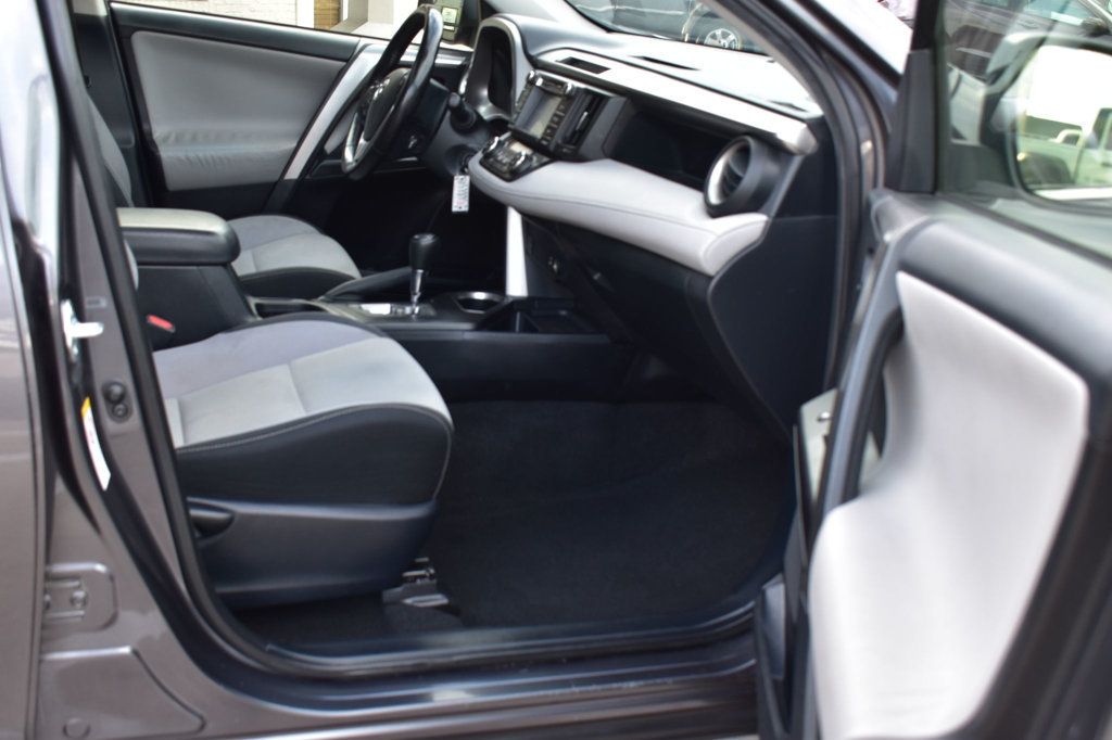 2017 Toyota RAV4 XLE AWD - 23069848 - 15