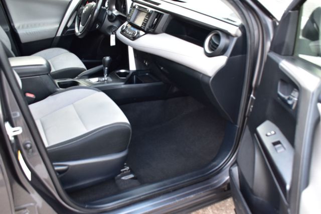 2017 Toyota RAV4 XLE AWD - 23069848 - 17