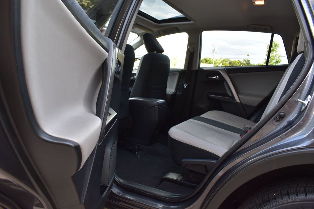 2017 Toyota RAV4 XLE AWD - 23069848 - 18