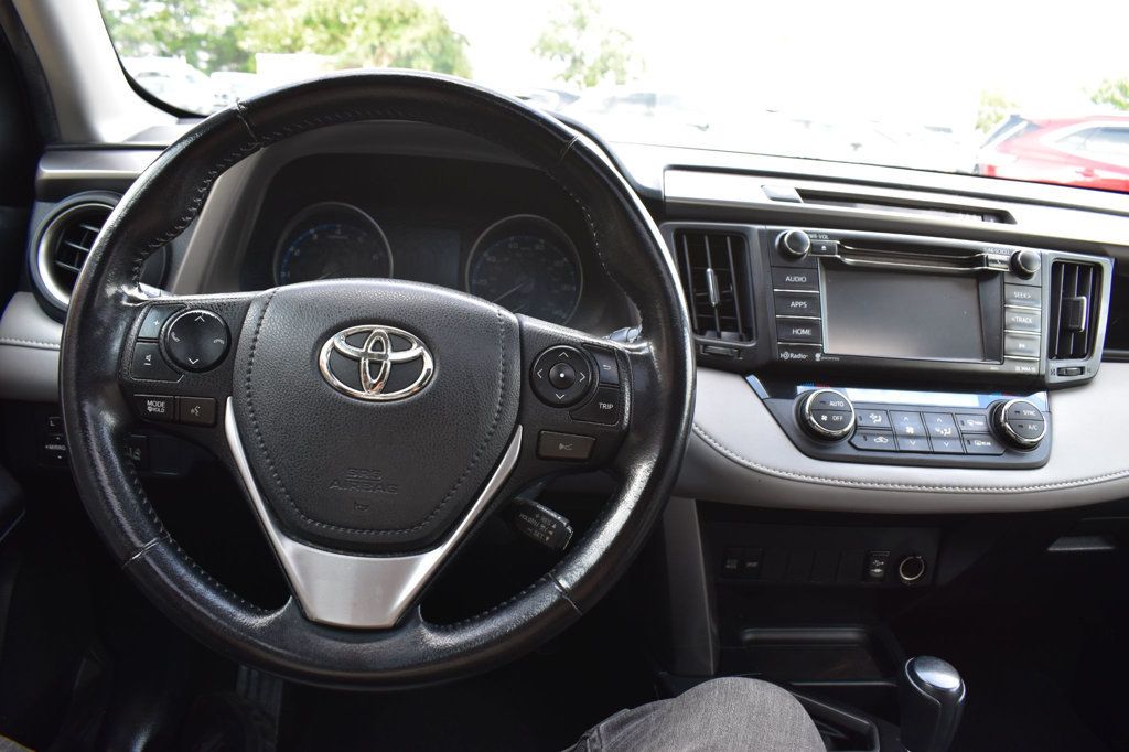 2017 Toyota RAV4 XLE AWD - 23069848 - 24