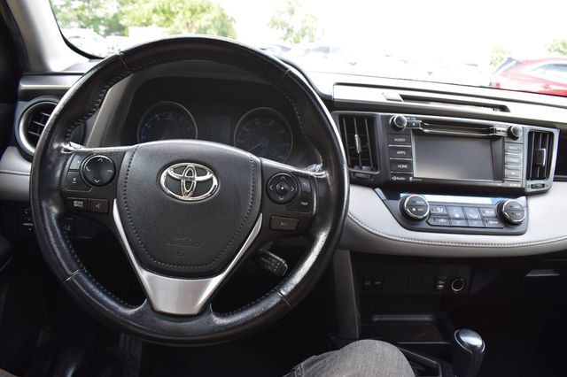 2017 Toyota RAV4 XLE AWD - 23069848 - 24