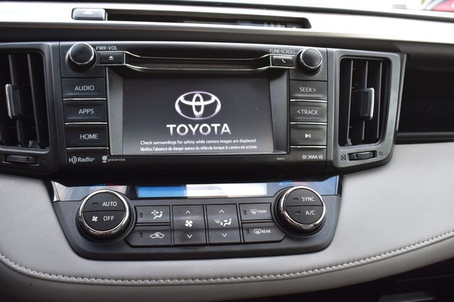 2017 Toyota RAV4 XLE AWD - 23069848 - 25