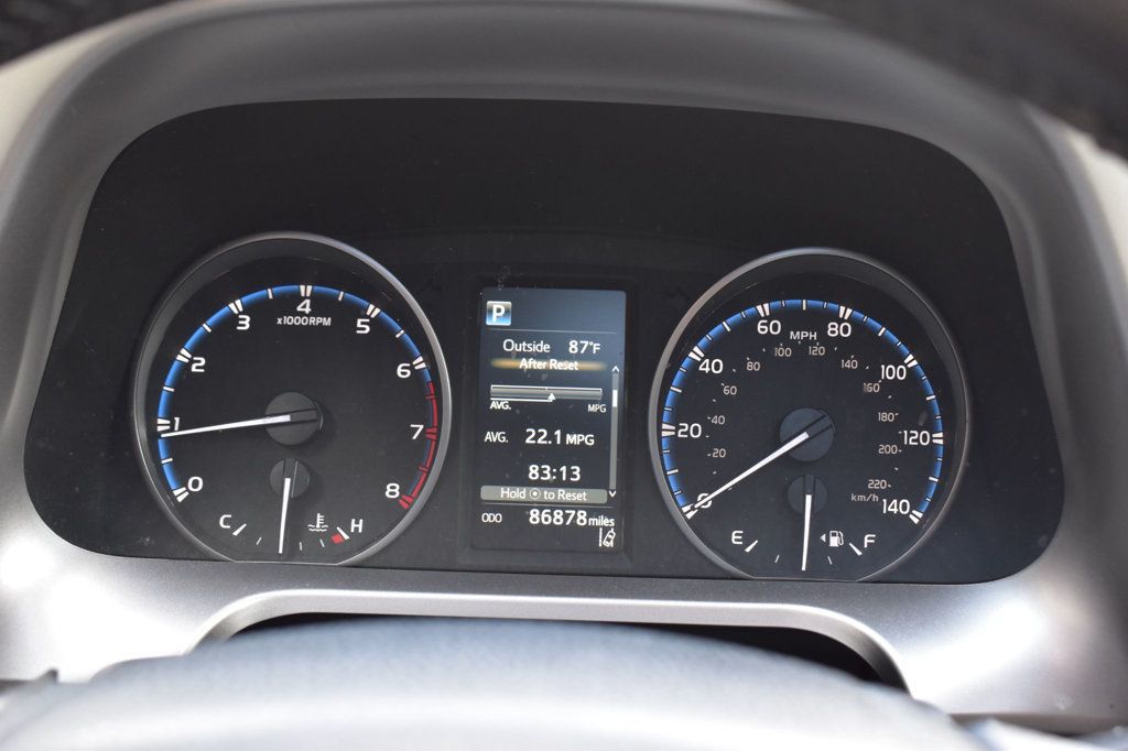 2017 Toyota RAV4 XLE AWD - 23069848 - 27