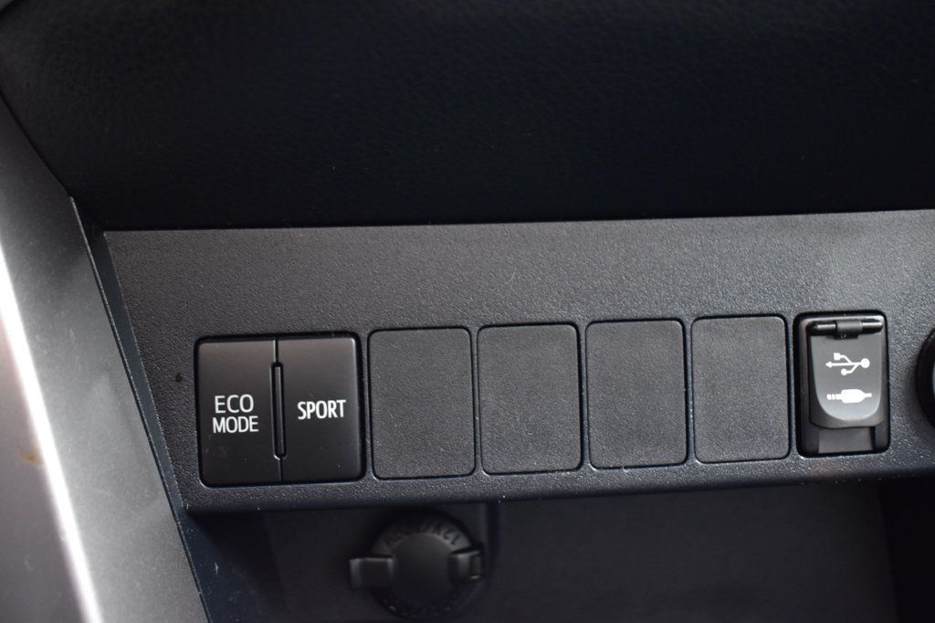 2017 Toyota RAV4 XLE AWD - 23069848 - 36