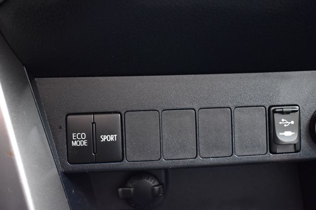 2017 Toyota RAV4 XLE AWD - 23069848 - 36