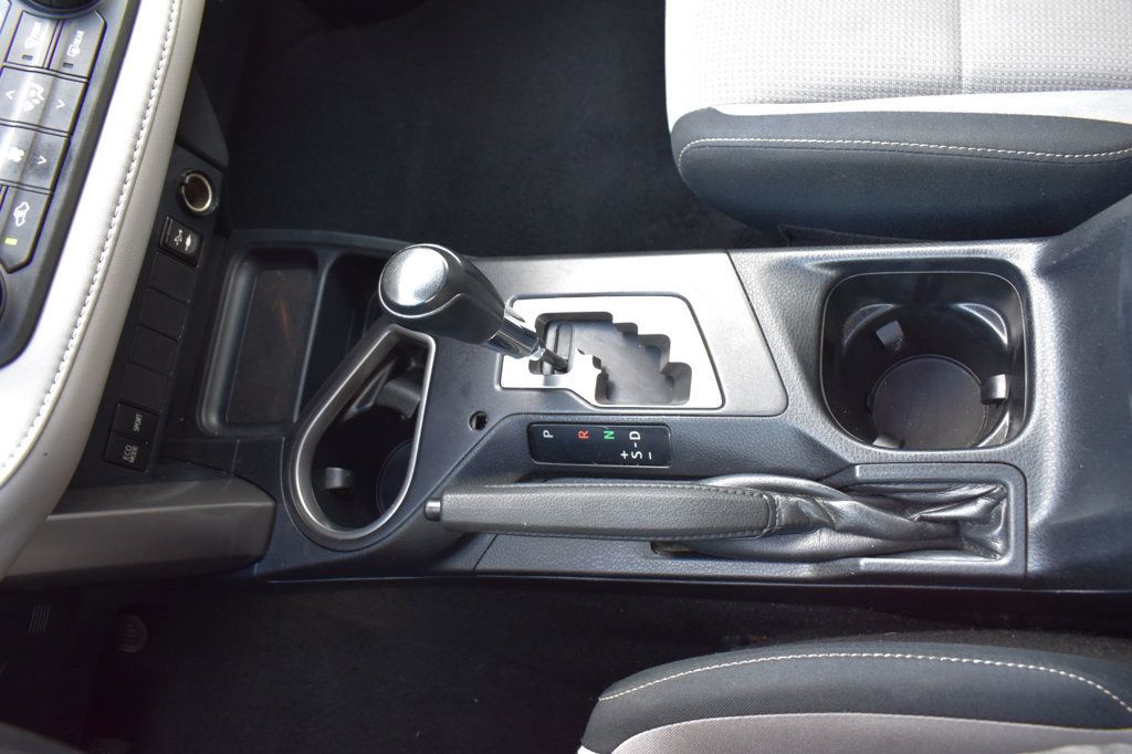 2017 Toyota RAV4 XLE AWD - 23069848 - 37
