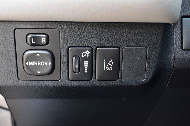 2017 Toyota RAV4 XLE AWD - 23069848 - 39
