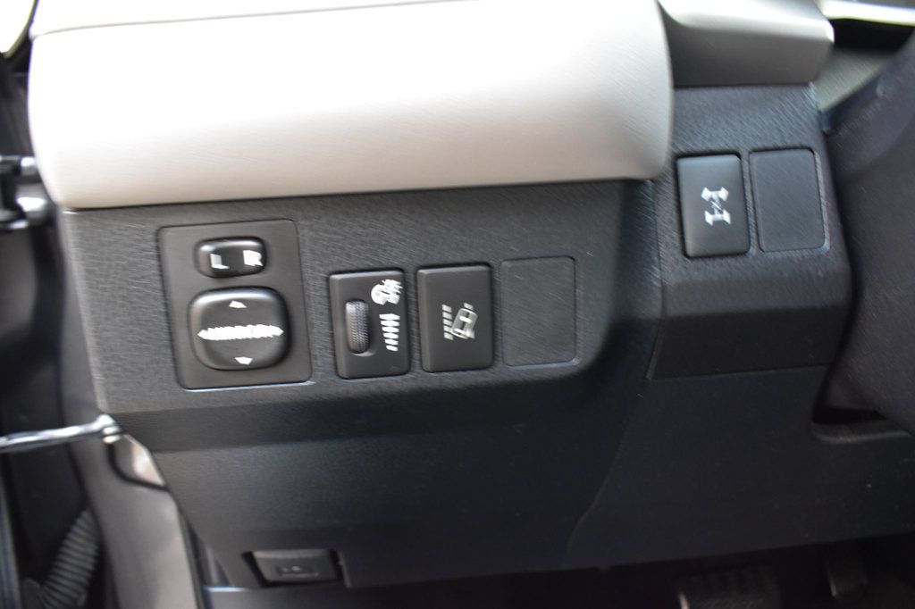 2017 Toyota RAV4 XLE AWD - 23069848 - 40