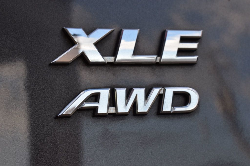 2017 Toyota RAV4 XLE AWD - 23069848 - 50