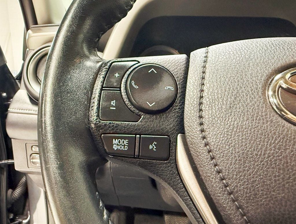 2017 Toyota RAV4 XLE AWD - 22884125 - 11