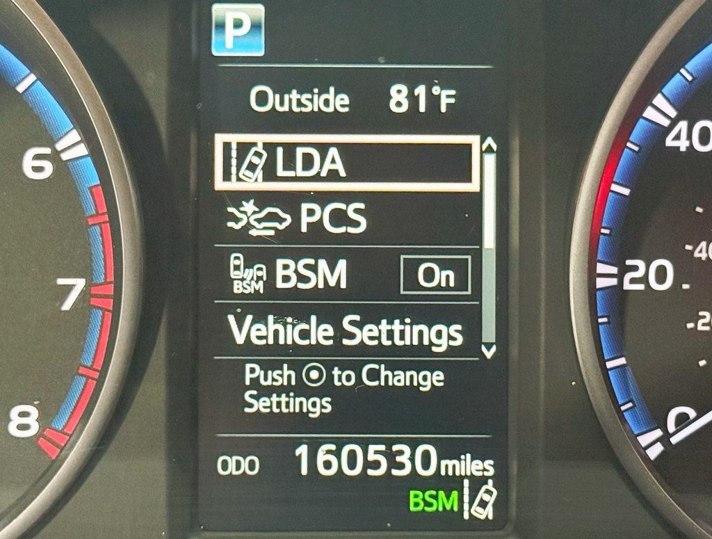 2017 Toyota RAV4 XLE AWD - 22884125 - 13