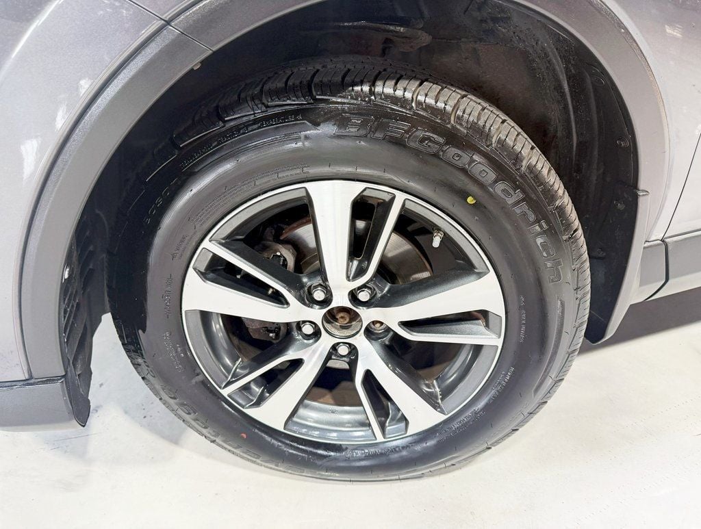 2017 Toyota RAV4 XLE photo 2